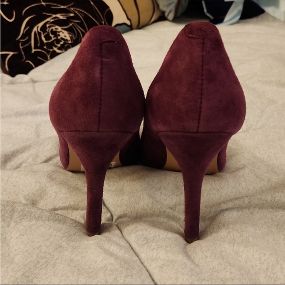 Charles by Charles David Plum Pumps. Size 7M - Picture 3 of 4